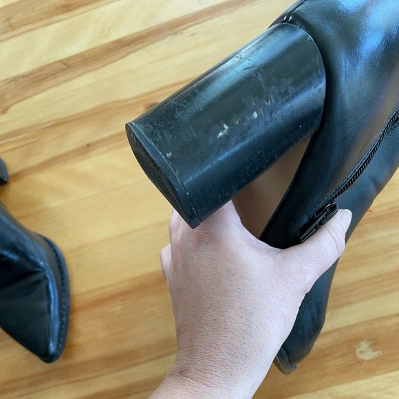 Express vegan leather pointed toe booties size 6 - Picture 10 of 14